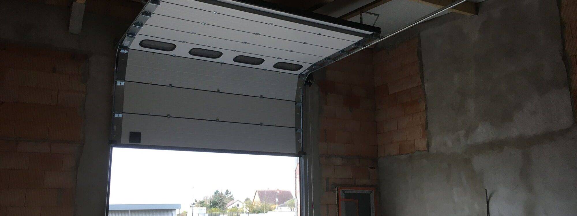 Pose d&#8217;une porte de garage industrielle à Niederhergheim Saint-Louis